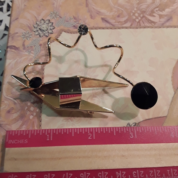 3/$10 Modernistic goldtone brooch - Picture 3 of 6
